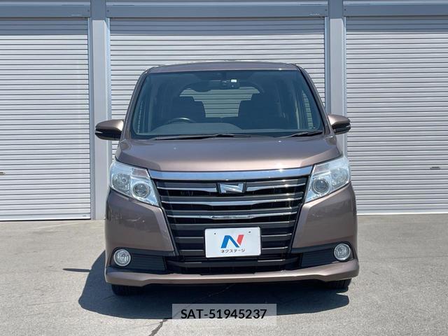 Toyota NOAH 2015-11 8549628-12