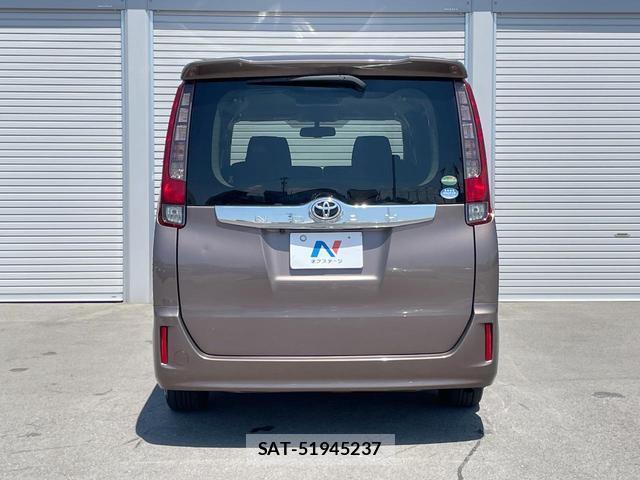 Toyota NOAH 2015-11 8549628-13