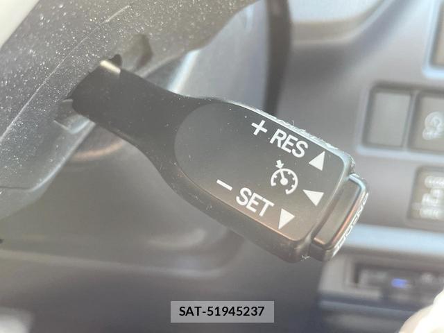 Toyota NOAH 2015-11 8549628-5