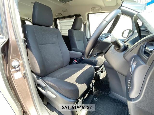 Toyota NOAH 2015-11 8549628-8