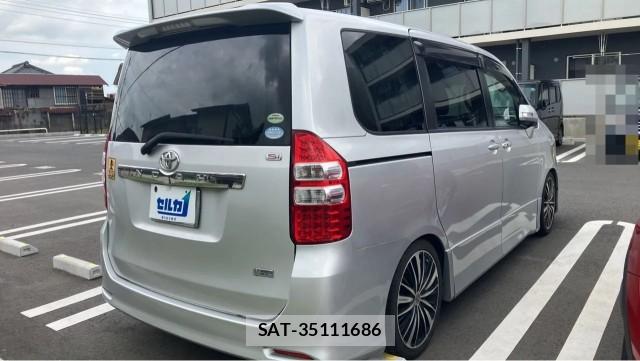 Toyota NOAH 2010-12 8550379-12
