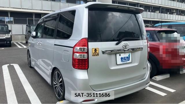 Toyota NOAH 2010-12 8550379-13