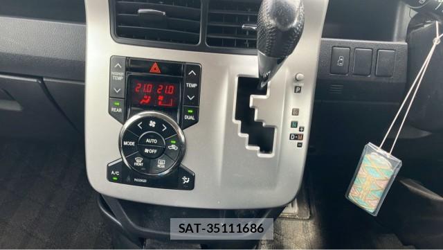 Toyota NOAH 2010-12 8550379-14