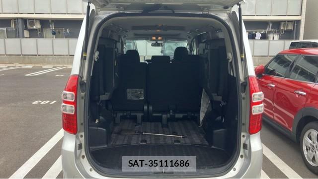 Toyota NOAH 2010-12 8550379-17