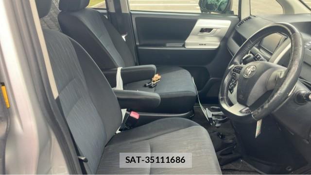 Toyota NOAH 2010-12 8550379-5