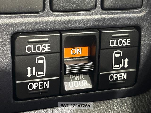 Toyota NOAH 2015-10 8550906-6