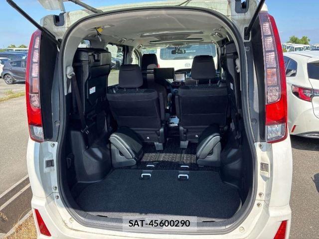 Toyota NOAH 2015-08 8551010-4