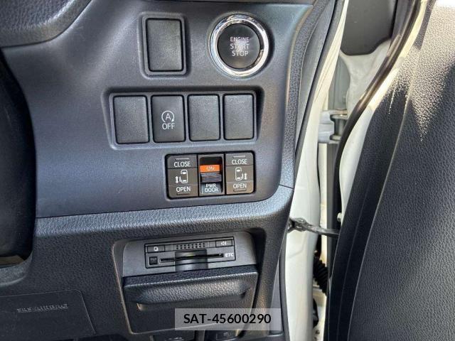 Toyota NOAH 2015-08 8551010-5