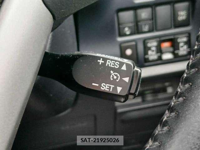 Toyota NOAH 2017-06 8551083-16