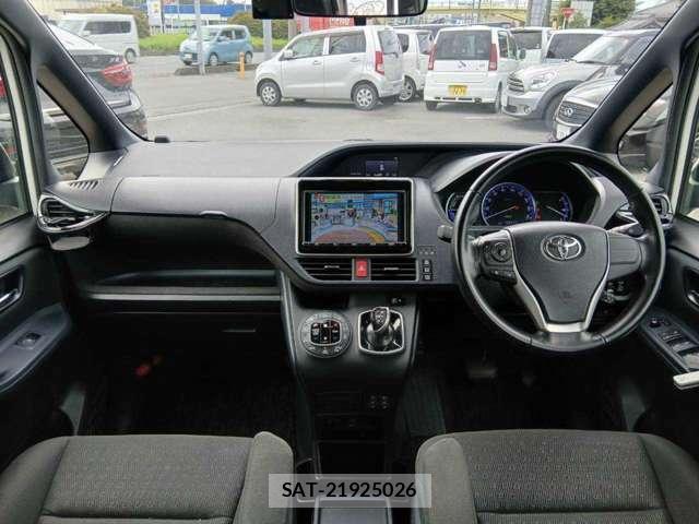 Toyota NOAH 2017-06 8551083-4