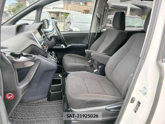 Toyota NOAH 2017-06 8551083-6