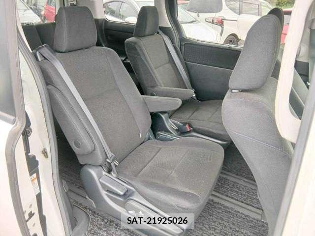 Toyota NOAH 2017-06 8551083-7