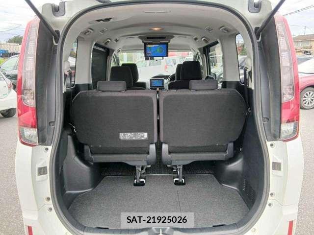 Toyota NOAH 2017-06 8551083-9