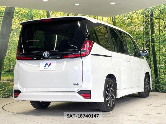 Toyota NOAH 2023-12 8551380-16