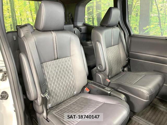 Toyota NOAH 2023-12 8551380-7