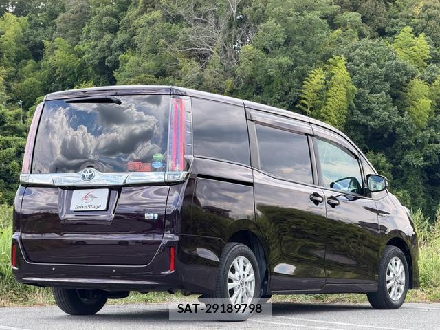 Toyota NOAH 2019-10 8551436-1