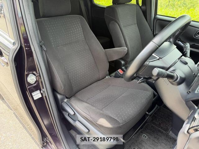 Toyota NOAH 2019-10 8551436-3