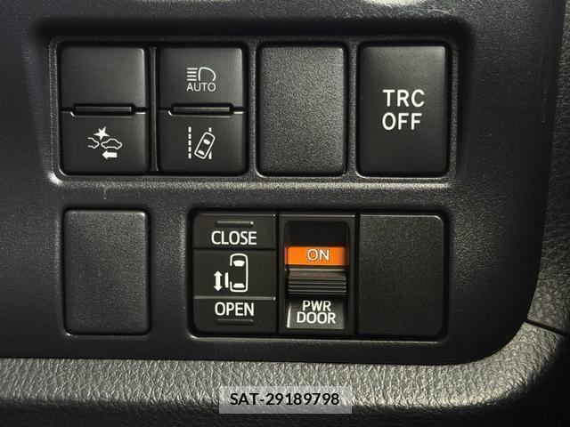 Toyota NOAH 2019-10 8551436-5