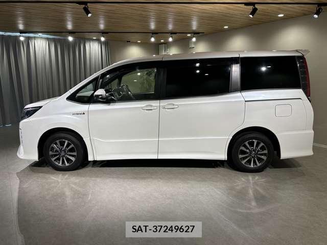 Toyota NOAH 2017-07 8551787-10