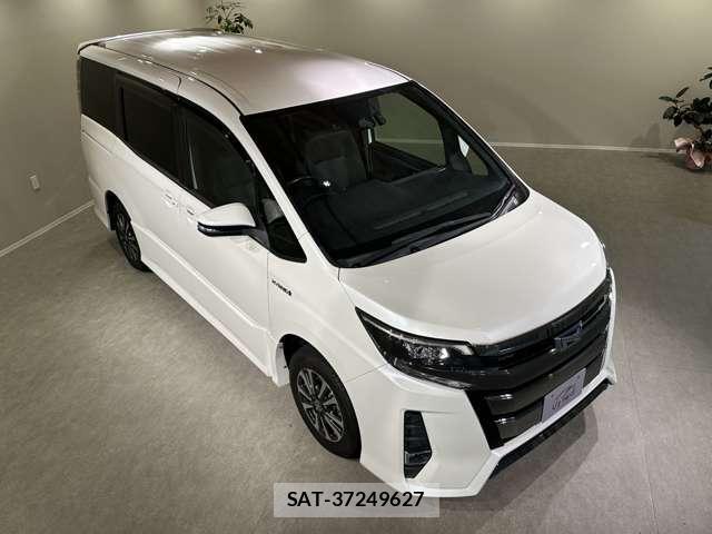 Toyota NOAH 2017-07 8551787-11