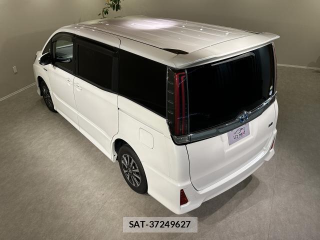 Toyota NOAH 2017-07 8551787-14