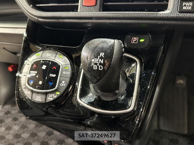 Toyota NOAH 2017-07 8551787-15