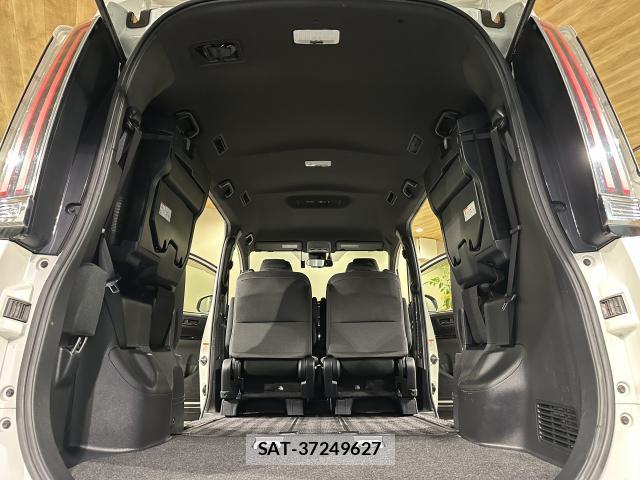 Toyota NOAH 2017-07 8551787-16