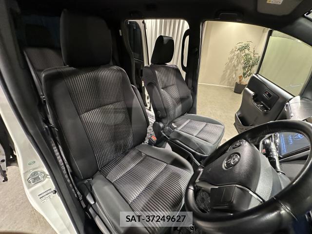 Toyota NOAH 2017-07 8551787-5