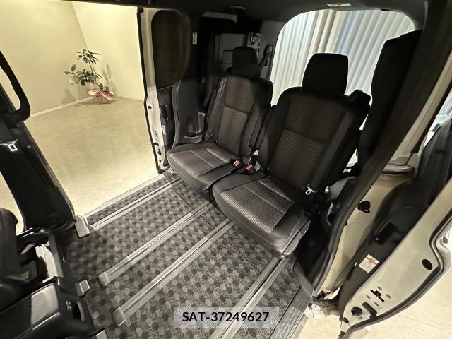 Toyota NOAH 2017-07 8551787-6