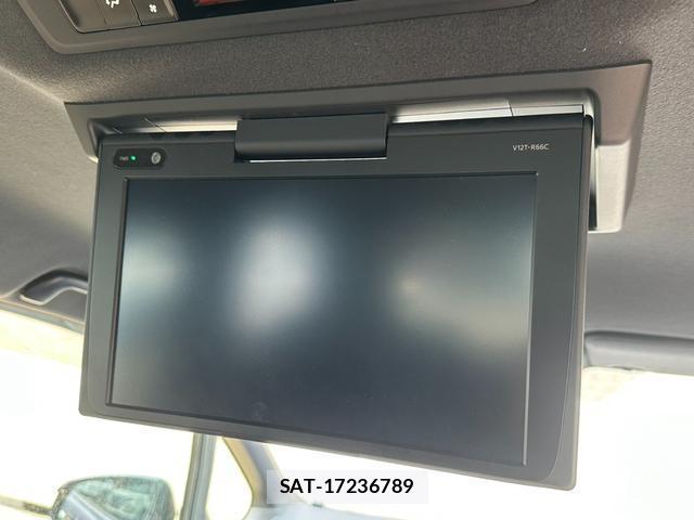 Toyota NOAH 2018-03 8552032-12