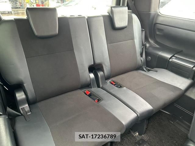 Toyota NOAH 2018-03 8552032-15