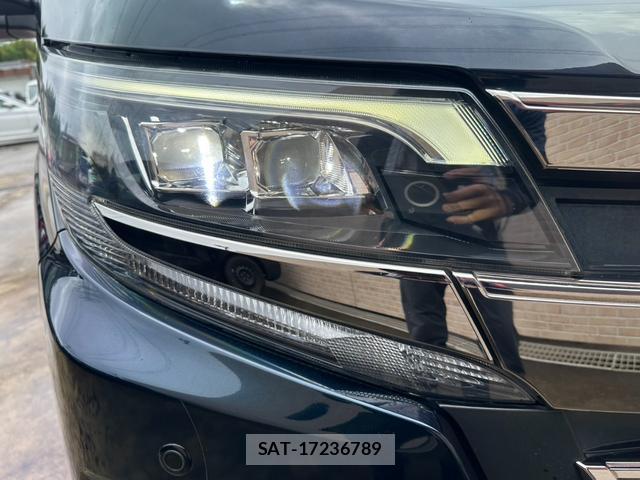 Toyota NOAH 2018-03 8552032-16
