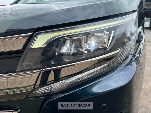 Toyota NOAH 2018-03 8552032-17