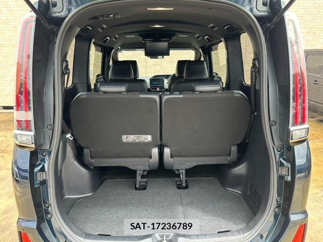 Toyota NOAH 2018-03 8552032-9