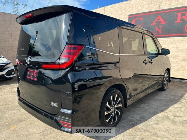 Toyota NOAH 2023-11 8552036-2