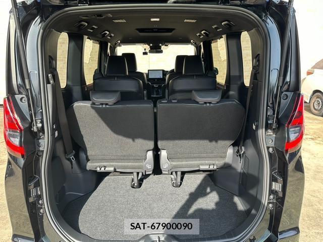 Toyota NOAH 2023-11 8552036-9