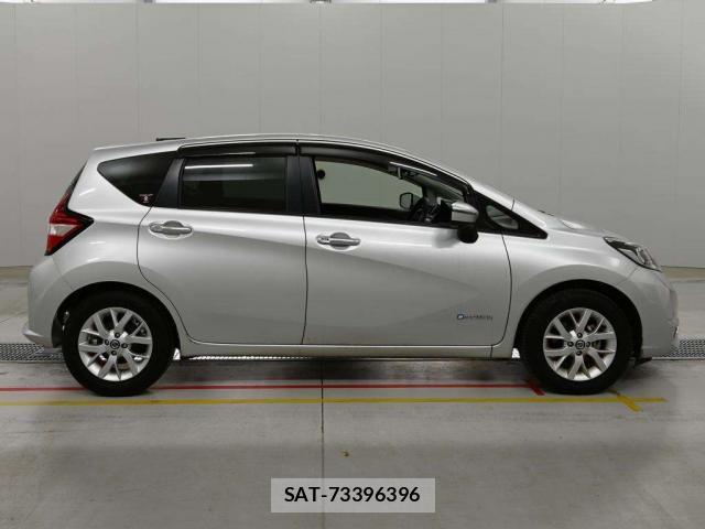 Nissan NOTE 2018-10 8547815-11
