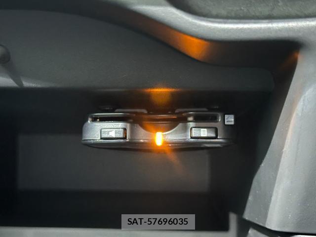Nissan NOTE 2016-03 8549809-2