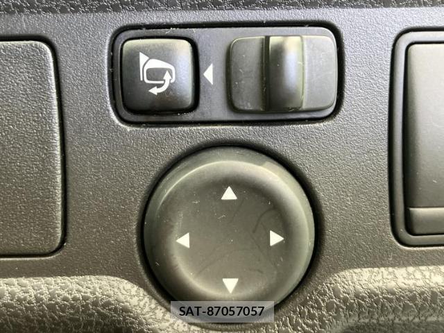 Nissan NOTE 2013-05 8550607-17