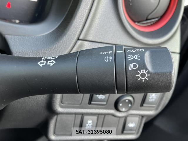 Nissan NOTE 2018-10 8552493-14
