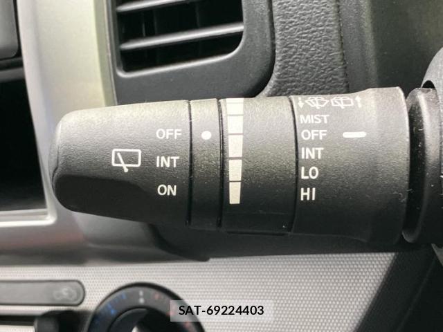 Nissan NOTE 2011-08 8552581-11
