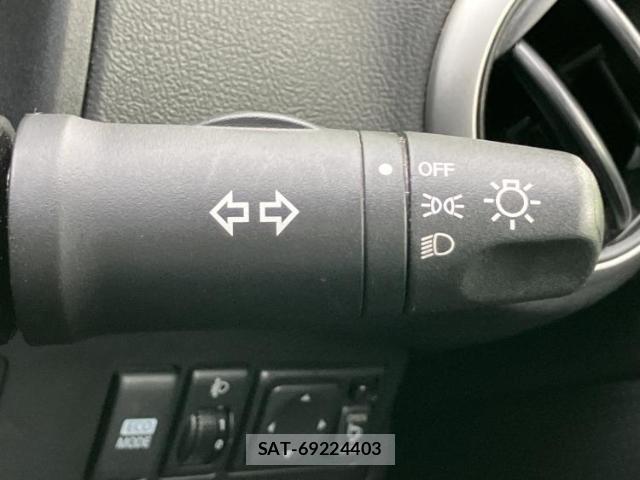 Nissan NOTE 2011-08 8552581-12