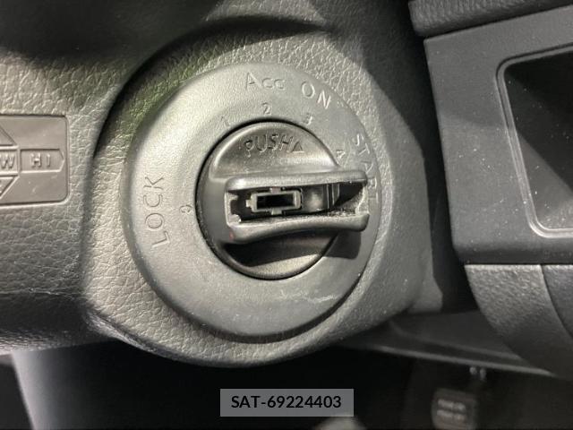 Nissan NOTE 2011-08 8552581-17