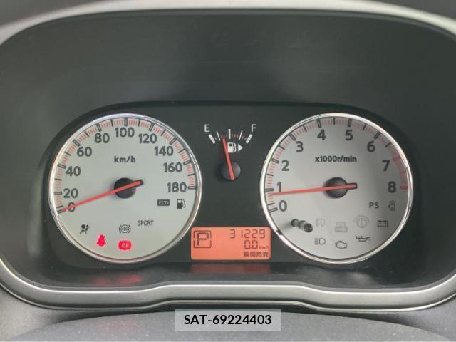 Nissan NOTE 2011-08 8552581-9