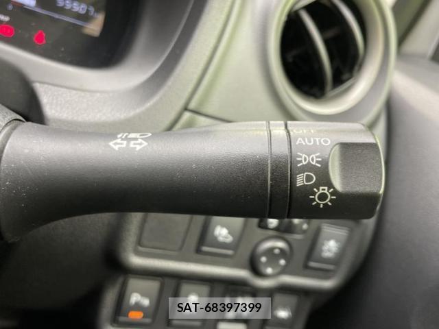 Nissan NOTE 2018-10 8552646-11
