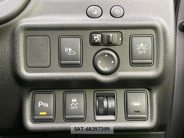 Nissan NOTE 2018-10 8552646-16