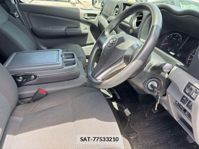 Nissan NV350 Caravan 2018-08 8546246-3
