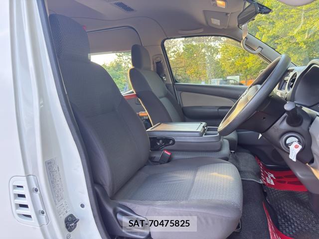 Nissan NV350 Caravan 2016-08 8550060-11