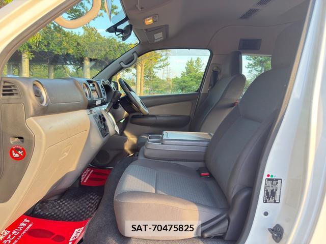 Nissan NV350 Caravan 2016-08 8550060-13