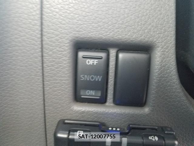 Nissan NV350 Caravan 2016-02 8550481-15